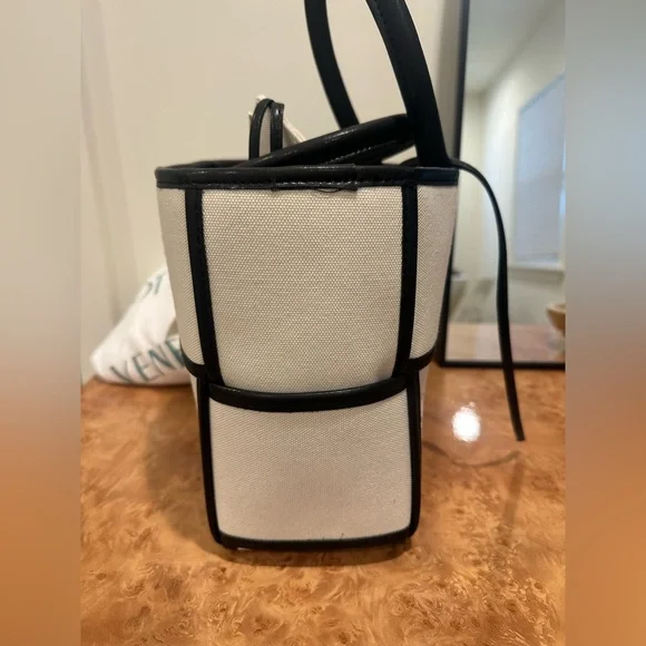 Bottega Veneta Black and White Tote - Picture 6 of 11